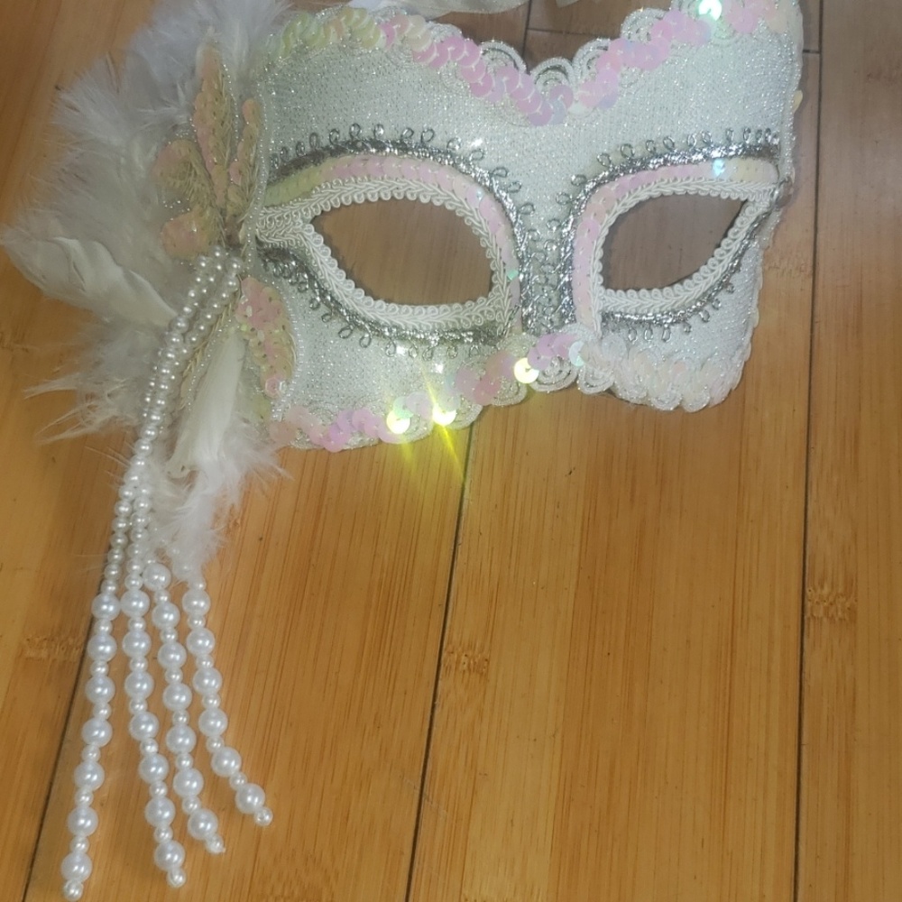 MASQUERADE MASK - Picture 2 of 8